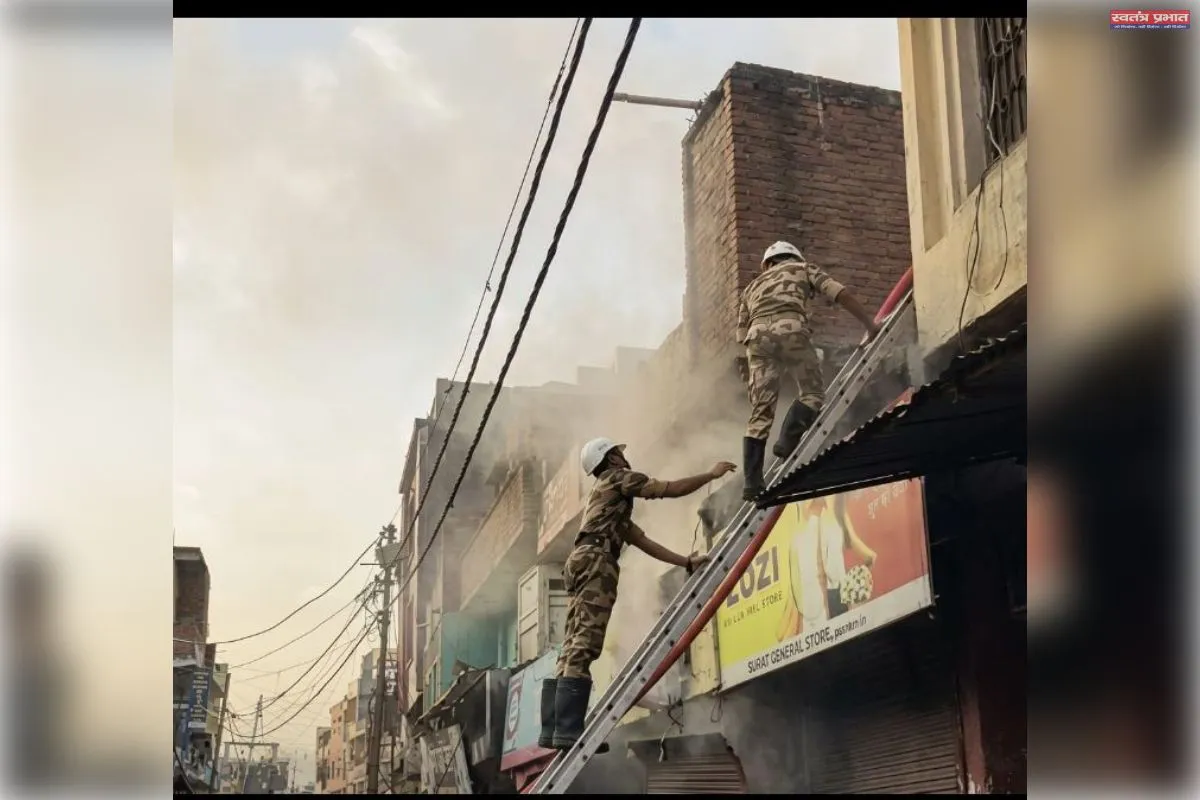 घाटमपुर  के दीना मार्केट में लगी आग, दुकान दार जिंदा जला