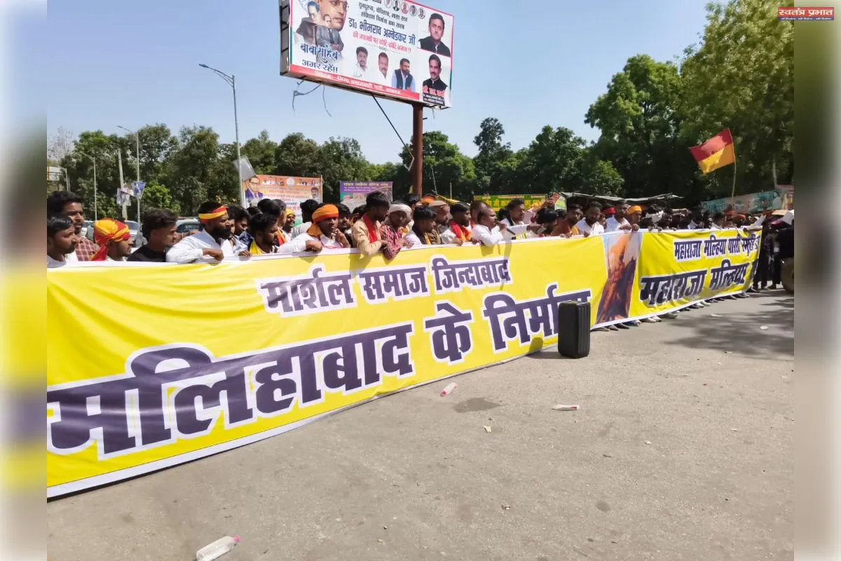 थाने के सामने से रातों-रात उखाड़ा गया महाराजा मलिहा पासी स्मृति द्वार, प्रशासन पर उठे गंभीर सवाल