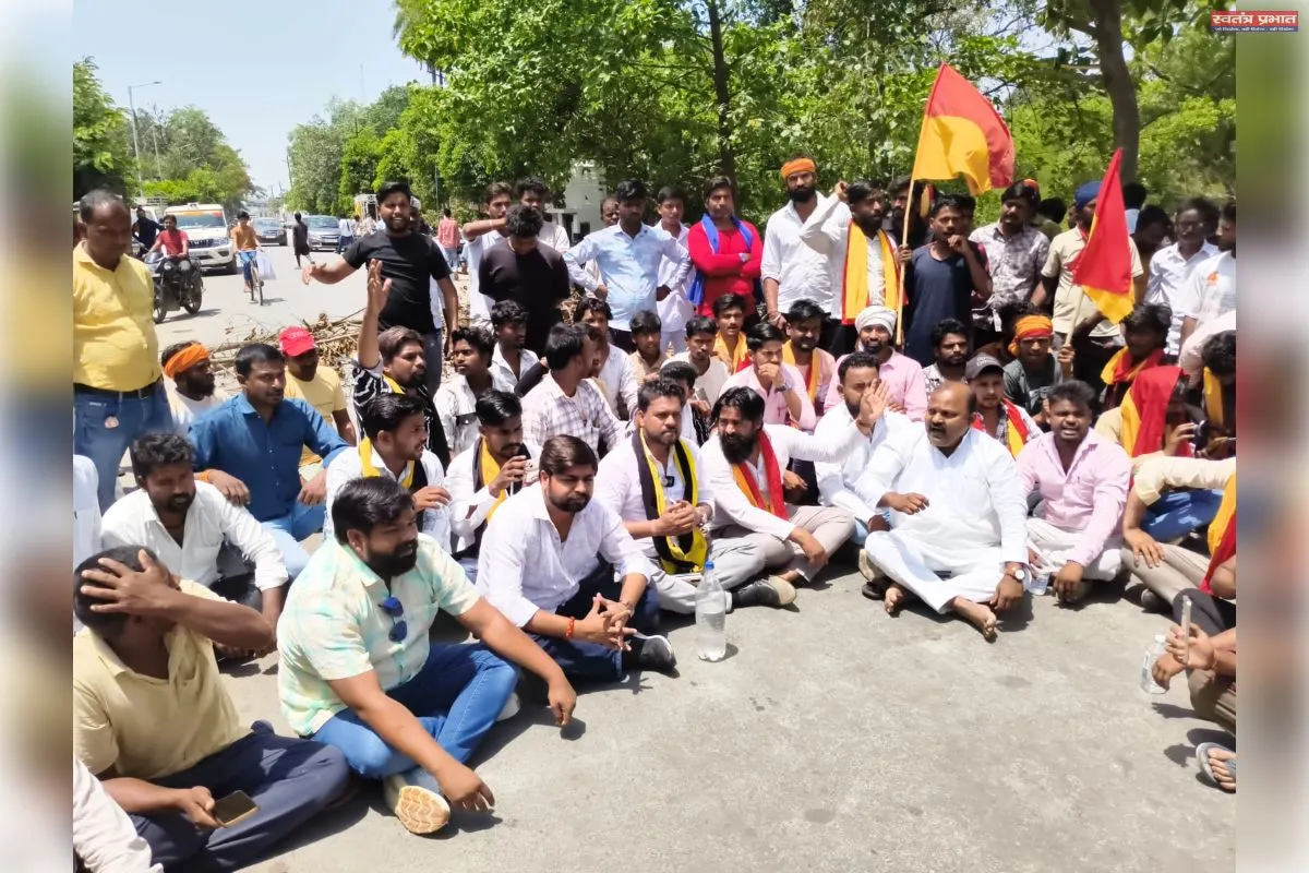 थाने के सामने से रातों-रात उखाड़ा गया महाराजा मलिहा पासी स्मृति द्वार, प्रशासन पर उठे गंभीर सवाल