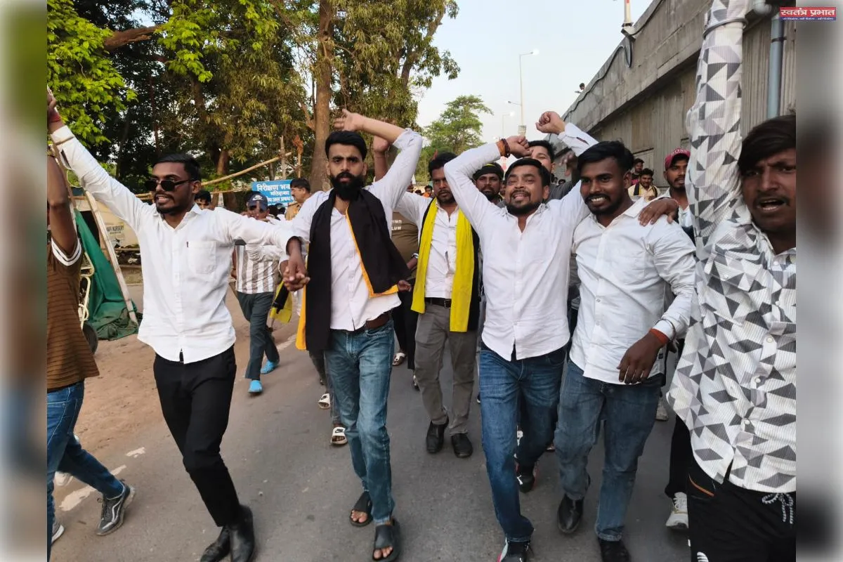 थाने के सामने से रातों-रात उखाड़ा गया महाराजा मलिहा पासी स्मृति द्वार, प्रशासन पर उठे गंभीर सवाल