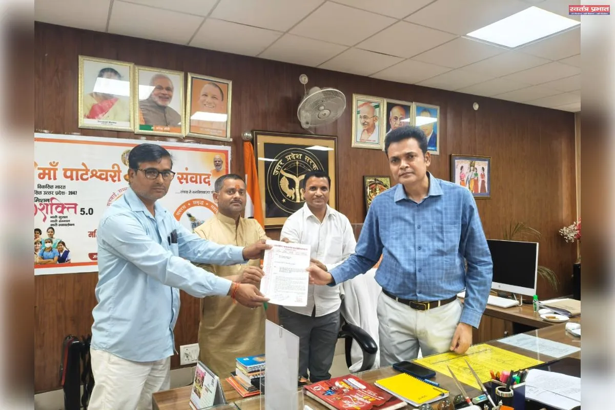 पत्रकार की मौत पर ग्रामीण पत्रकार एसोसिएशन ने मंडलायुक्त को सौंपा ज्ञापन