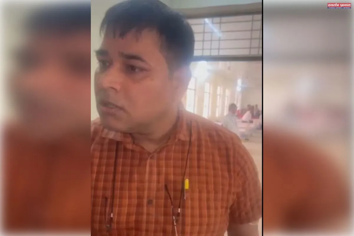 डा० सुनील कुमार तिवारी पर मरीज के साथ अभद्रता करने का लगा आरोप