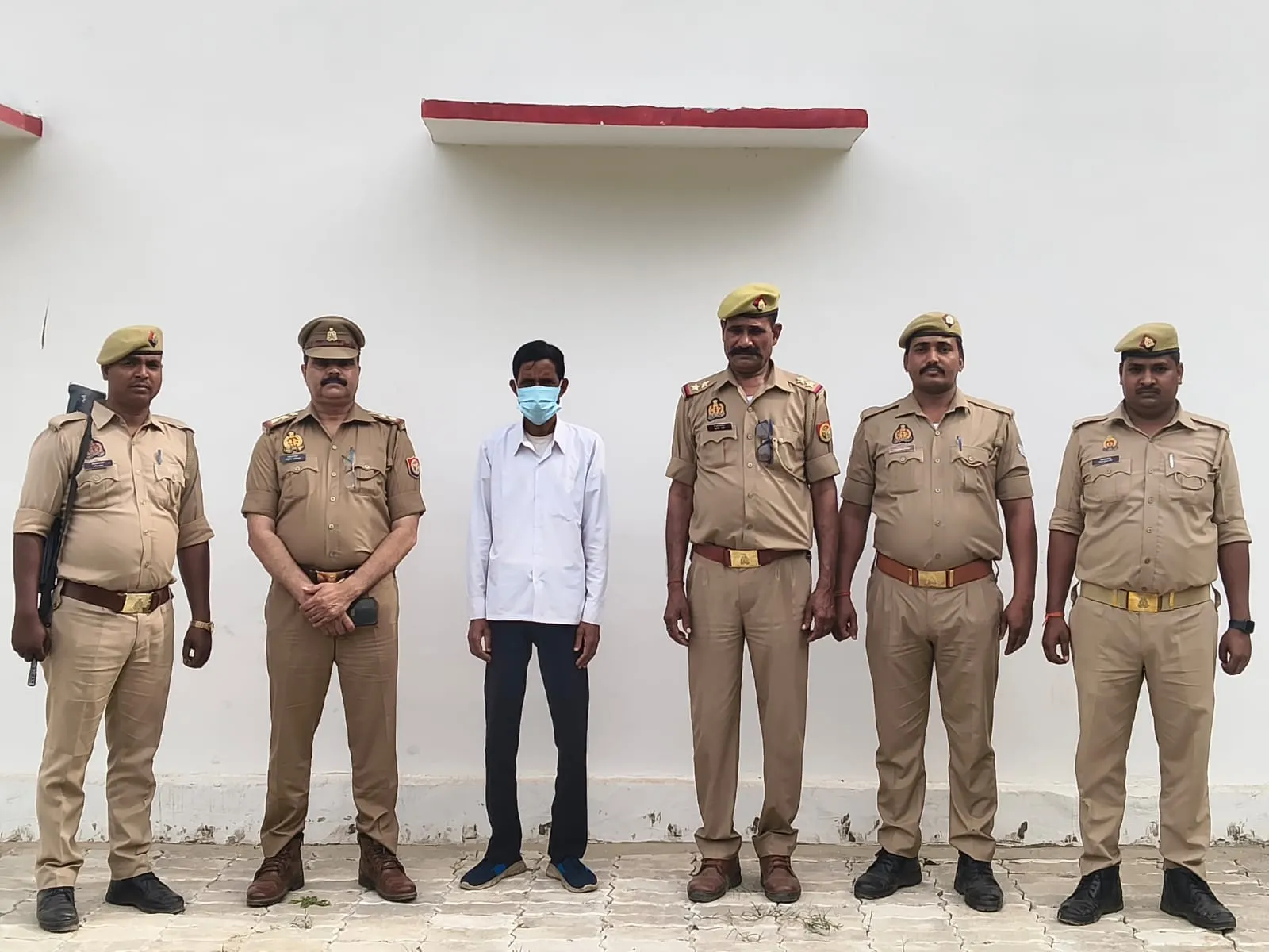 25 हजार का इनामी वांछित आरोपी गिरफ्तार , महीनों  से चल रहा था फरार*