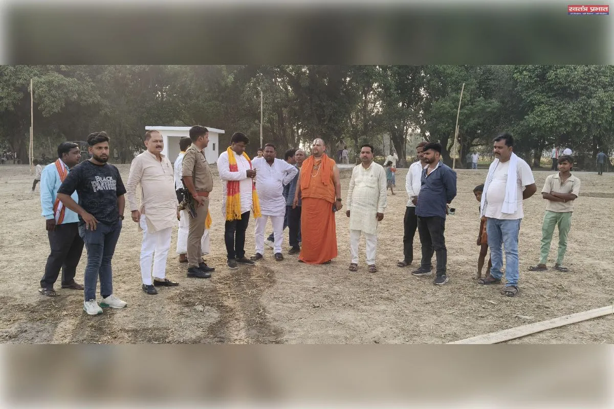 ग्राम पकड़ी में श्रीराम कथा स्थल का स्वामी रामदिनेशाचार्य जी महाराज ने स्थालीय निरीक्षण कर  व्यवस्थाओं का लिया जायजा