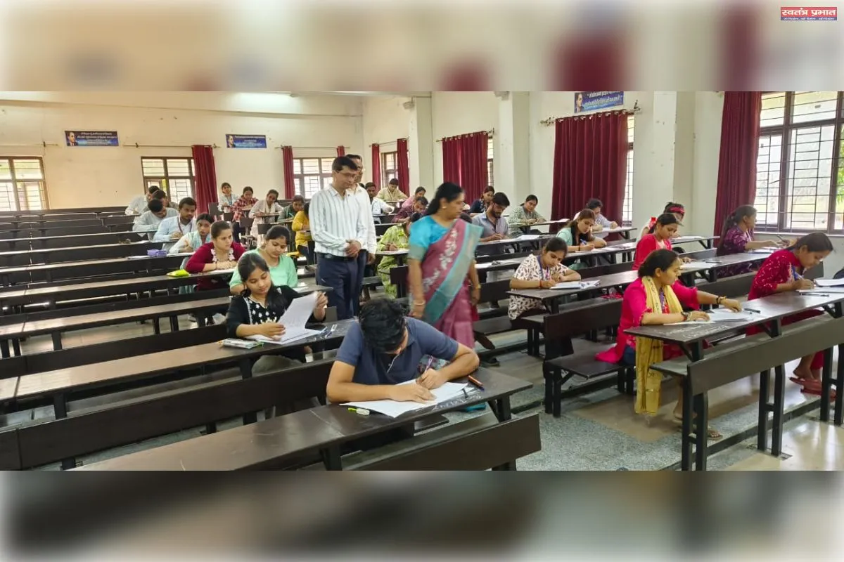 कुलपति प्रो. कविता शाह ने विश्वविद्यालय परिसर स्थित परीक्षा केंद्र का  औचक निरीक्षण कर परीक्षा व्यवस्थाओं का लिया जायजा, दिशा-निर्देश दिए
