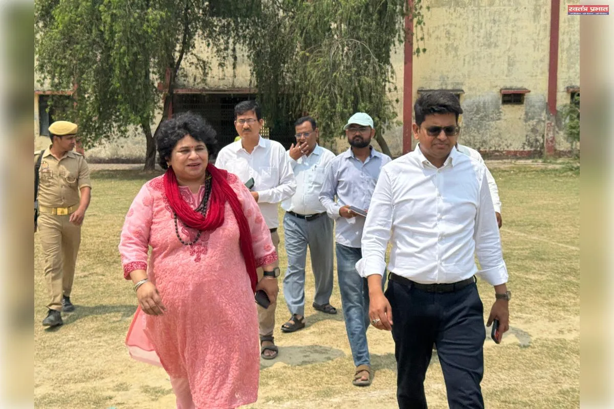 जिलाधिकारी ने स्पोर्ट स्टेडियम का किया निरीक्षण, सुधार के निर्देश