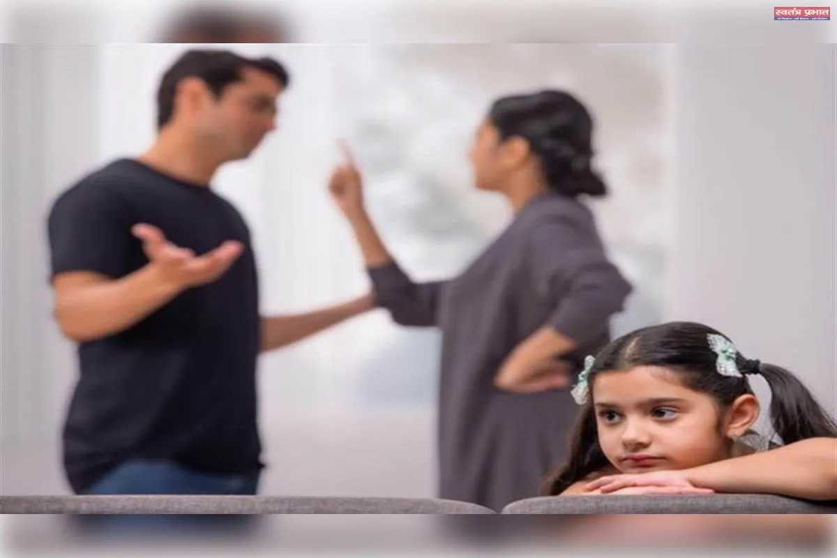 पारिवारिक कलह से रिश्तों का रोज़ होता पतन