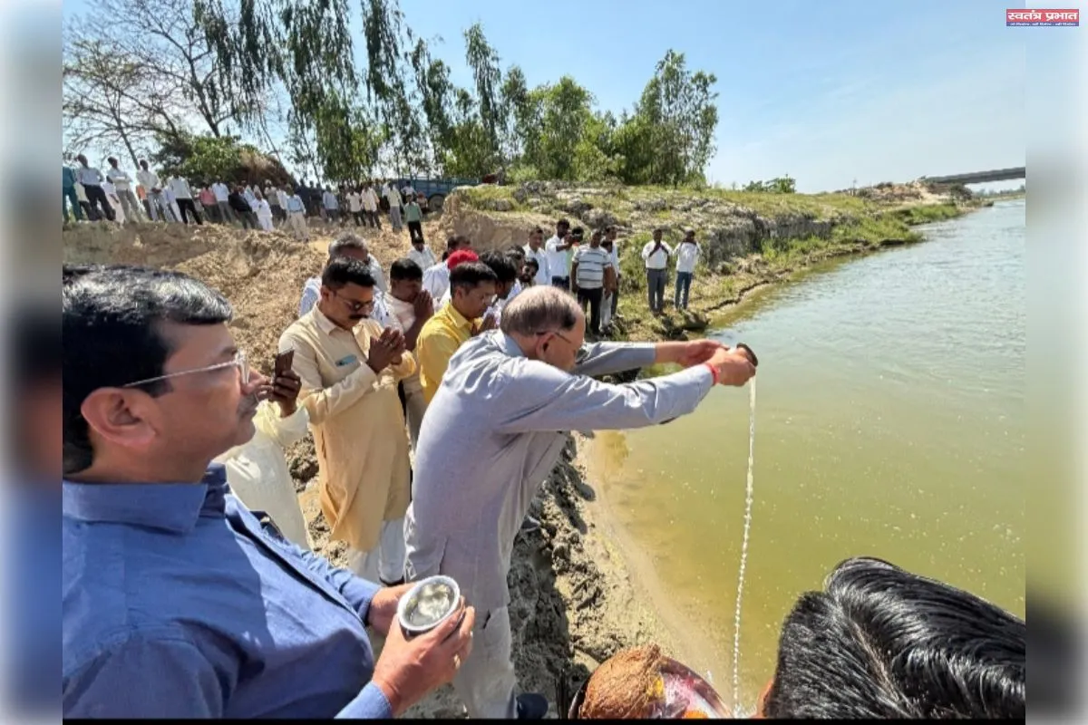 तीन करोड़ 22 लाख से होगी अमीरनगर गांव में देवहा नदी पर पिचिंग विधायक प्रमुख ने किया उद्घाटन&nbsp;