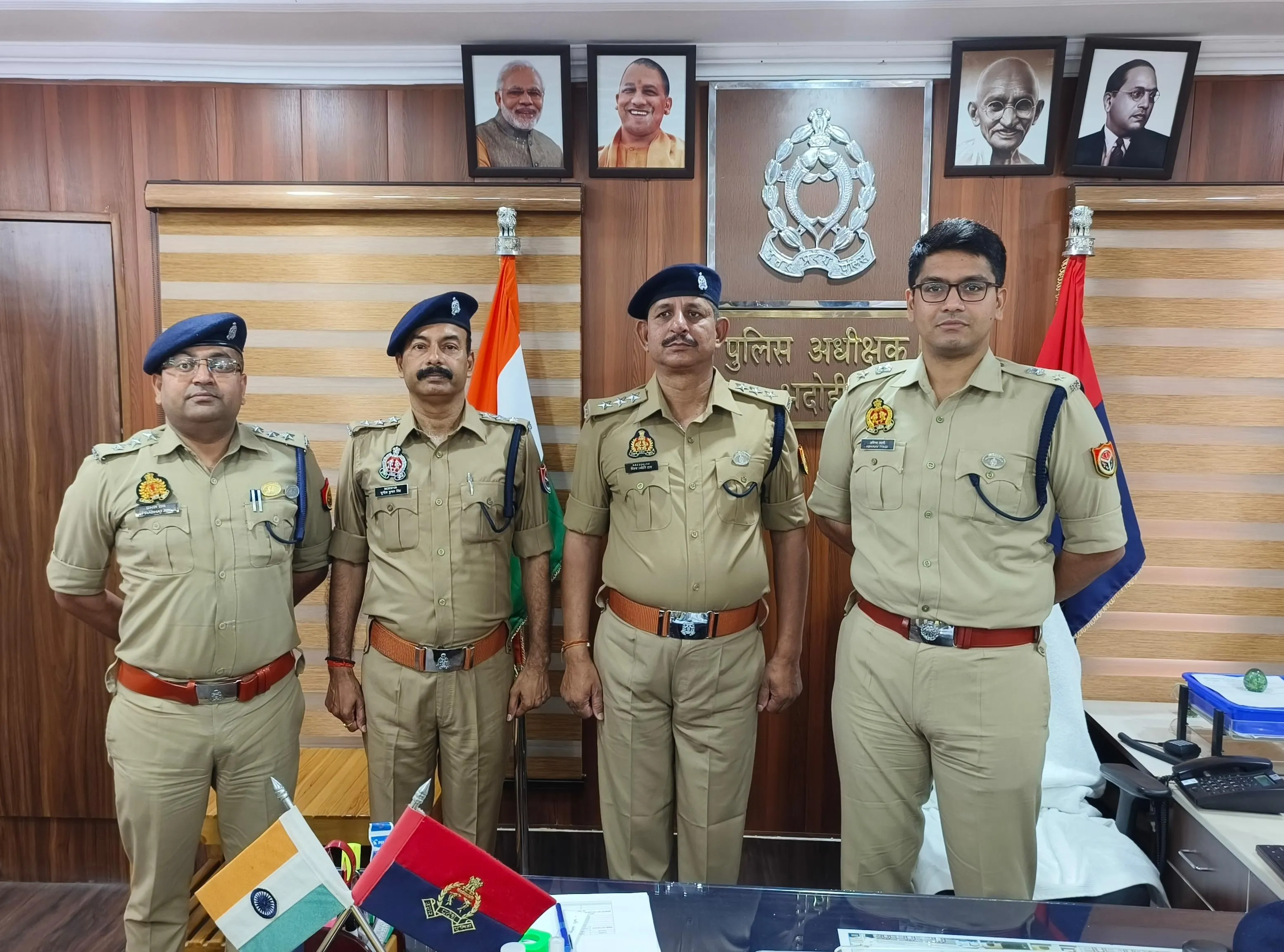 दो निरीक्षक बने पुलिस उपाधीक्षक, एसपी ने लगाए स्टार