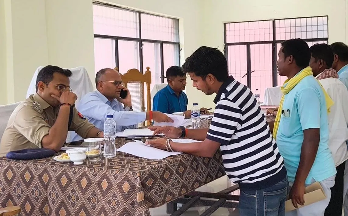 समाधान दिवस पर श्रमिक भुगतान व प्रदूषण का मुद्दा उठा, सौंपा ज्ञापन