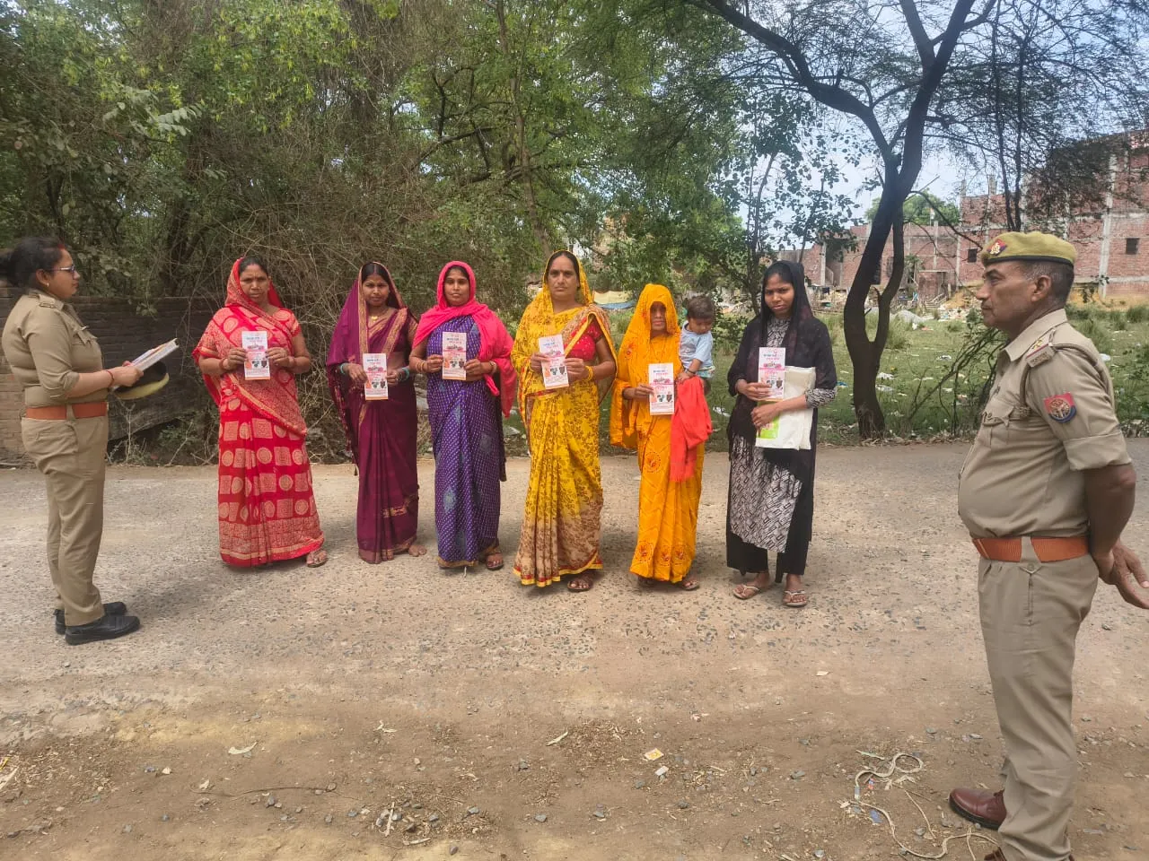 मिशन शक्ति 5.0 (द्वितीय चरण) के तहत सोनभद्र पुलिस का आज भी जारी, जनजागरूकता अभियान, महिला एवं साइबर सुरक्षा पर विशेष जोर