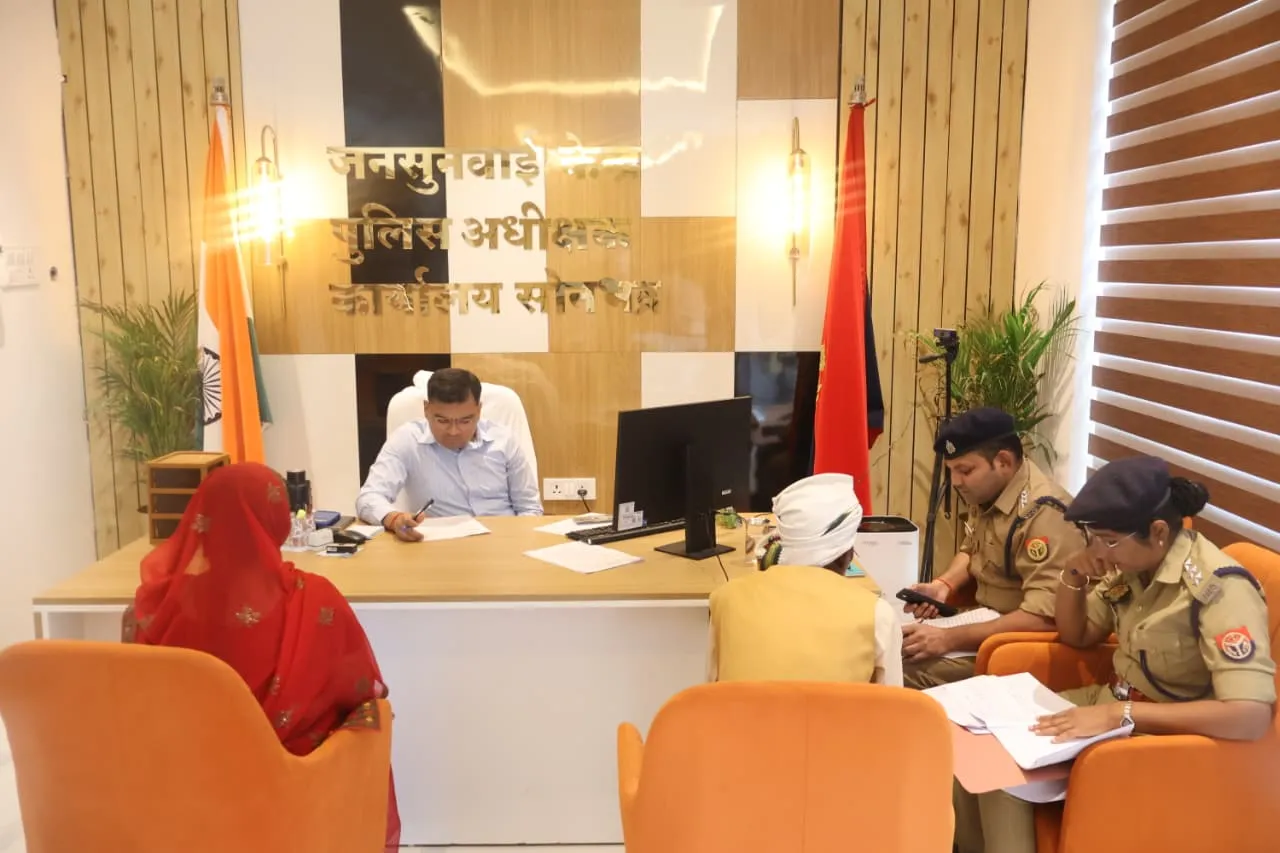 जनसुनवाई में पुलिस अधीक्षक सोनभद्र ने सुनी आमजन की समस्याएं, त्वरित एवं निष्पक्ष निस्तारण के दिए निर्देश