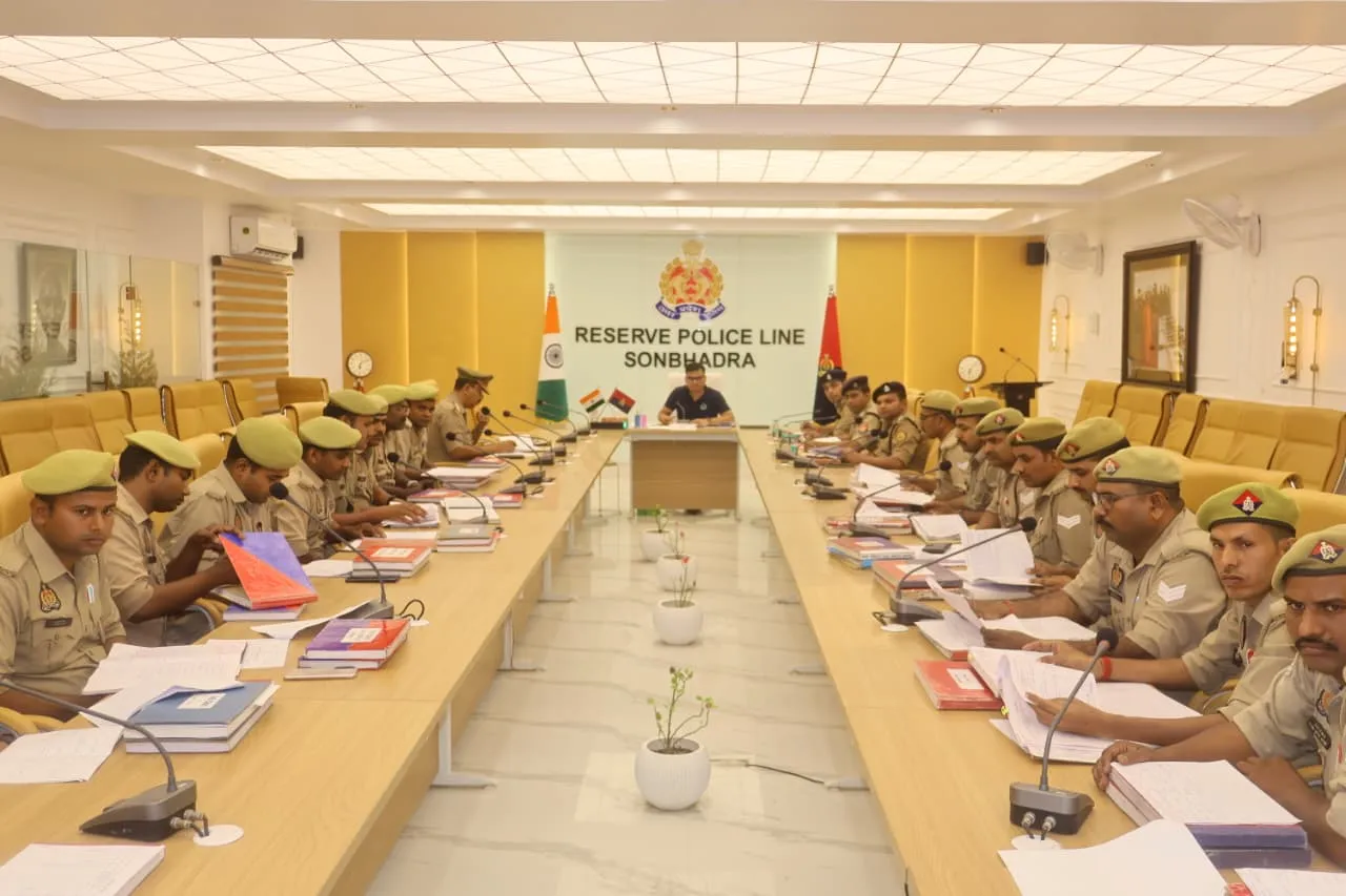 पुलिस अधीक्षक सोनभद्र द्वारा पैरोकारों के साथ समीक्षा बैठक