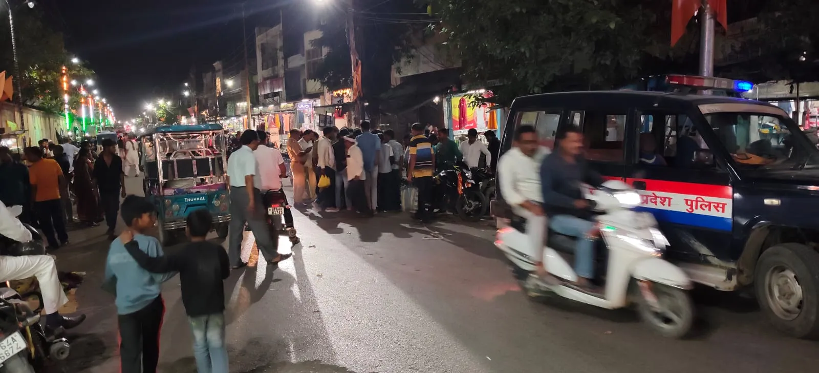 ओबरा पुलिस की बड़ी कार्रवाई तेज आवाज वाली बुलेट गाड़ियों पर कसा शिकंजा, साइलेंसर उतरवाए