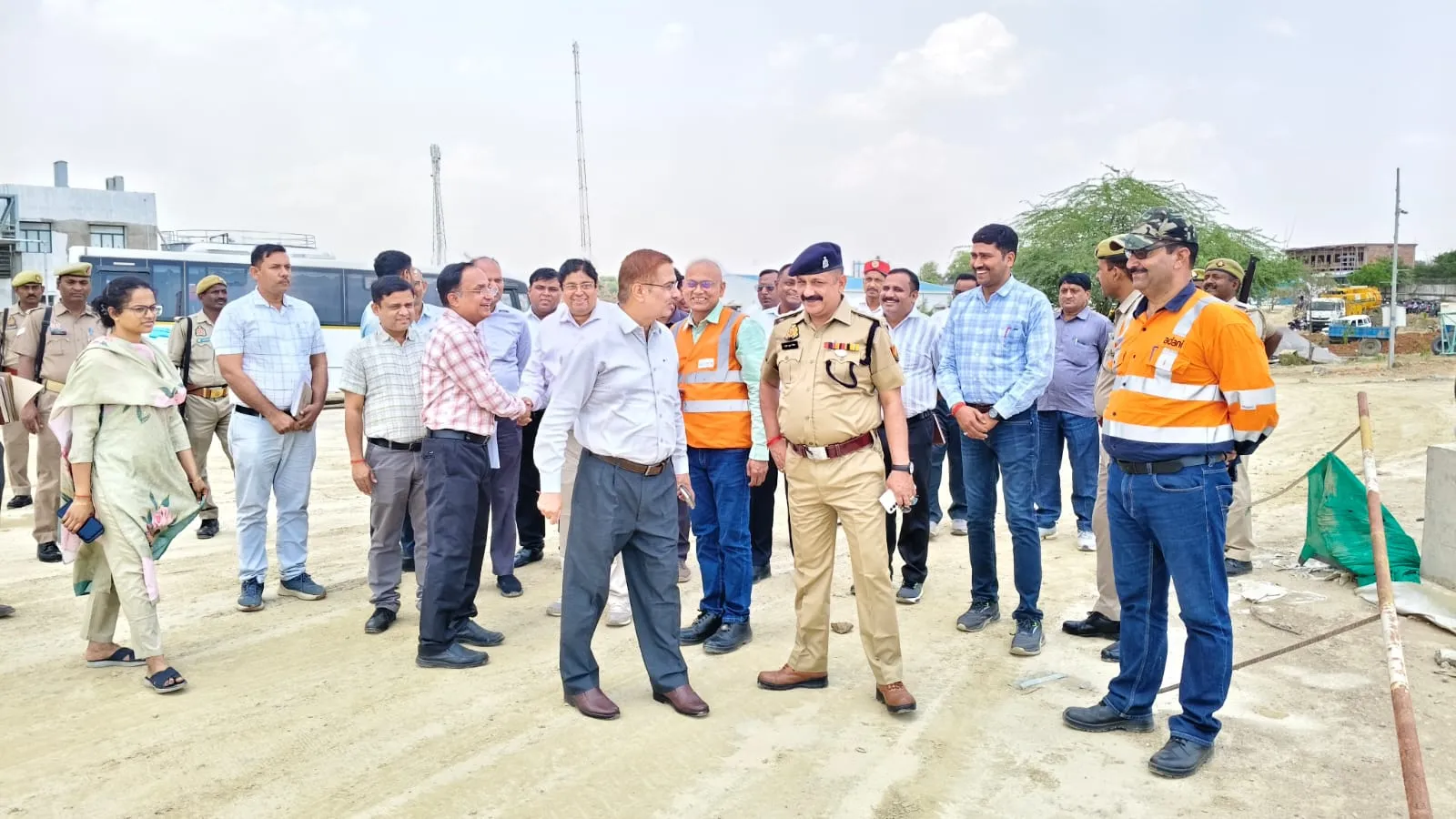 जिलाधिकारी ने किया ए0सी0सी0 सलाईबनवा ग्रेडिंग यूनिट  का निरीक्षण, दिये संबधितों को निर्देश