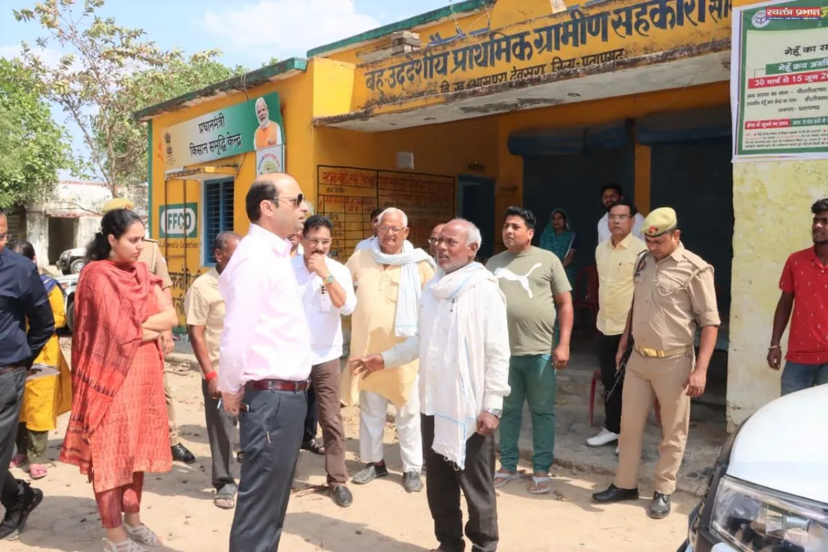 जिलाधिकारी ने गेहूं क्रय केन्द्रों का किया औचक निरीक्षण