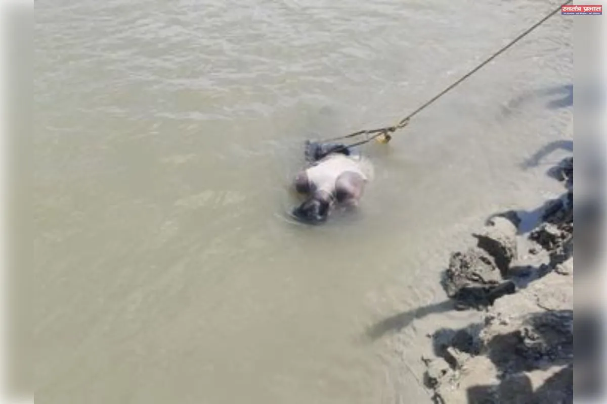 राप्ती नदी में डूबे युवक का शव तीसरे दिन बरामद:बलरामपुर में दो साथियों के साथ के साथ नहाने गया था
