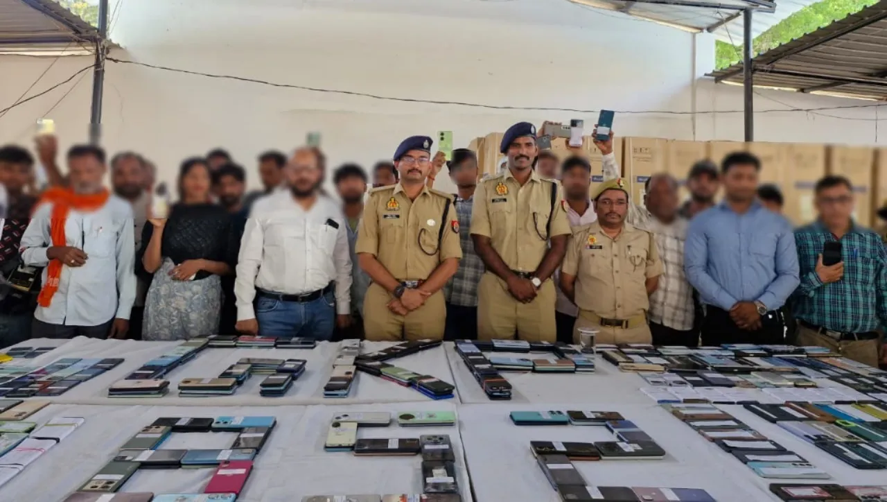 CEIR पोर्टल का कमाल: गोरखपुर पुलिस ने 852 गुम मोबाइल ढूंढकर लौटाए, 1.27 करोड़ की संपत्ति बरामद 