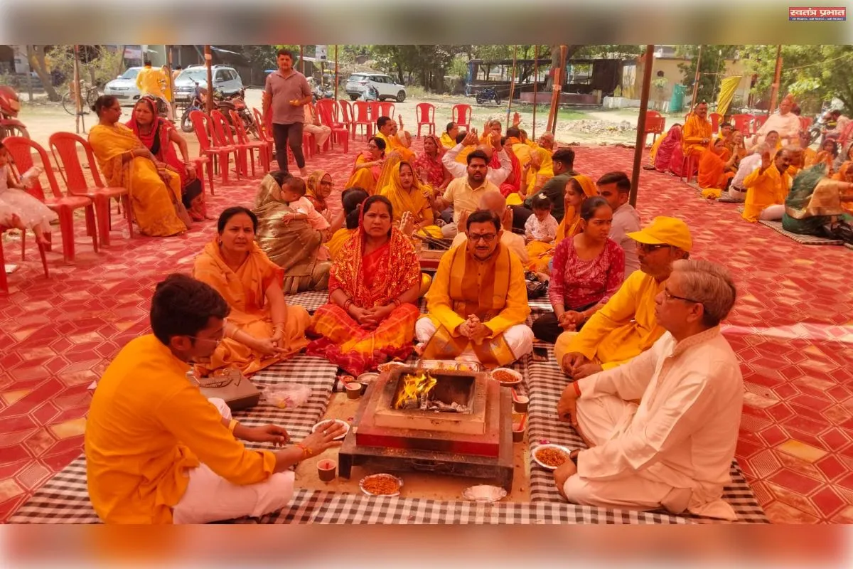 श्री हनुमान मंदिर चिलबिला पर चल रही गायत्री महायज्ञ प्रज्ञा पुराण कथा में उमड़ रही भक्तों की भीड़