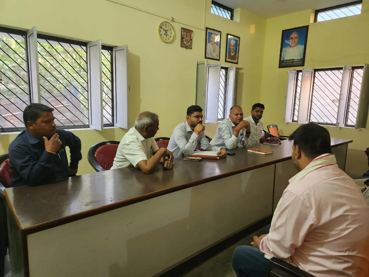 अपर जिलाधिकारी  ने किया  क्रशर ऑनर्स एसोसिएशन पदाधिकारियों के साथ बैठक