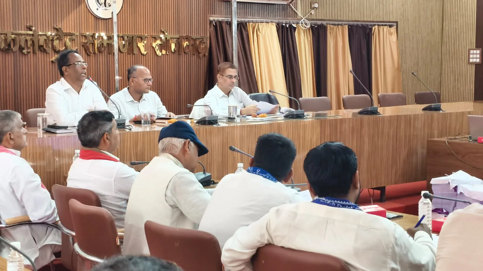 विशेष प्रगाढ़ पुनरीक्षण-2026 के दृष्टिगत जिला निर्वाचन अधिकारी व विभिन्न राजनीतिक दलों की उपस्थिति में अंतिम मतदाता सूची जारी