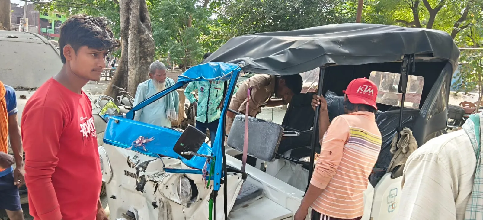 पडरौना में ई-रिक्शा और बाइक की टक्कर, 5 घायल; सभी की हालत में सुधार