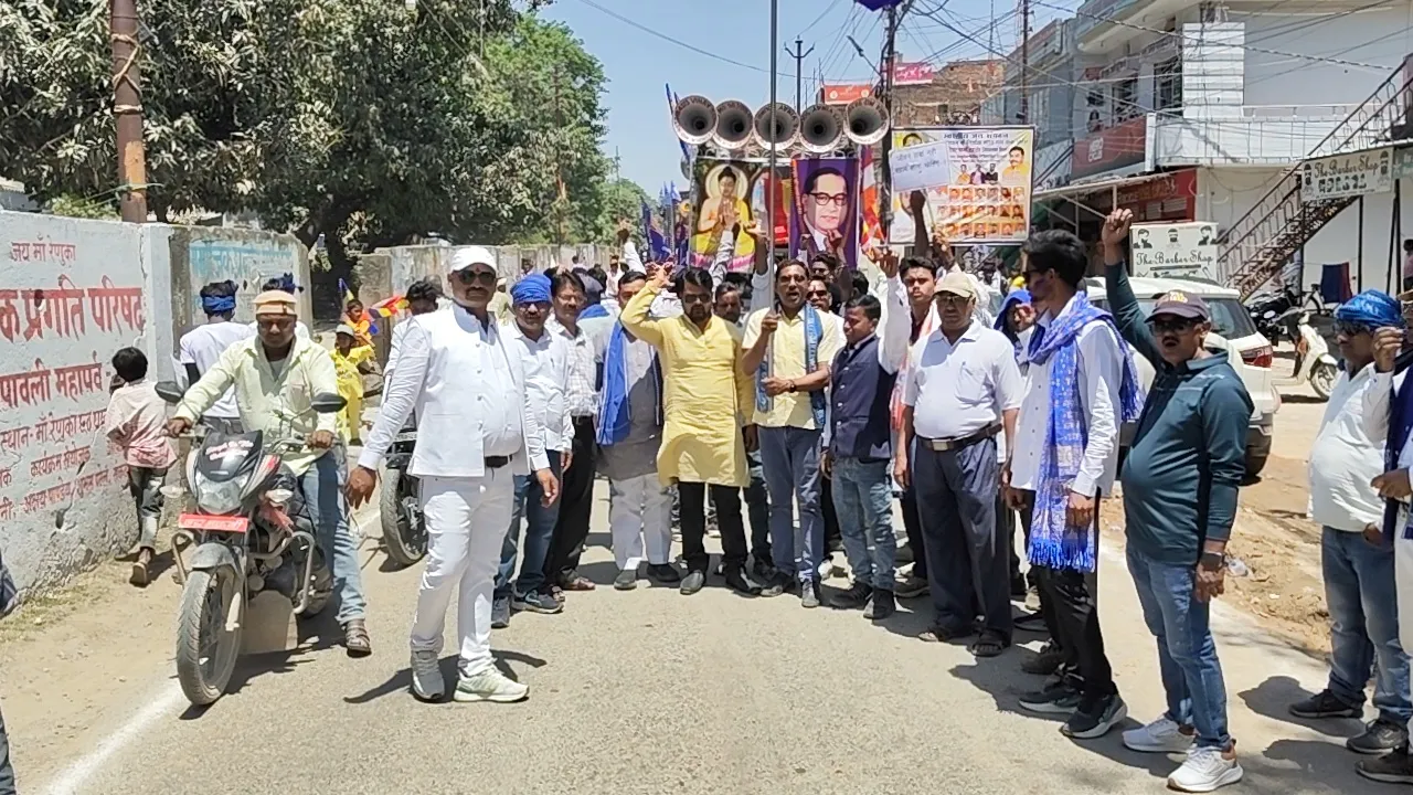 ओबरा में धूमधाम से मनी बाबा साहब की 135वीं जयंती बच्चों को बांटी गई पाठ्य सामग्री, गूँजा शिक्षा का संदेश