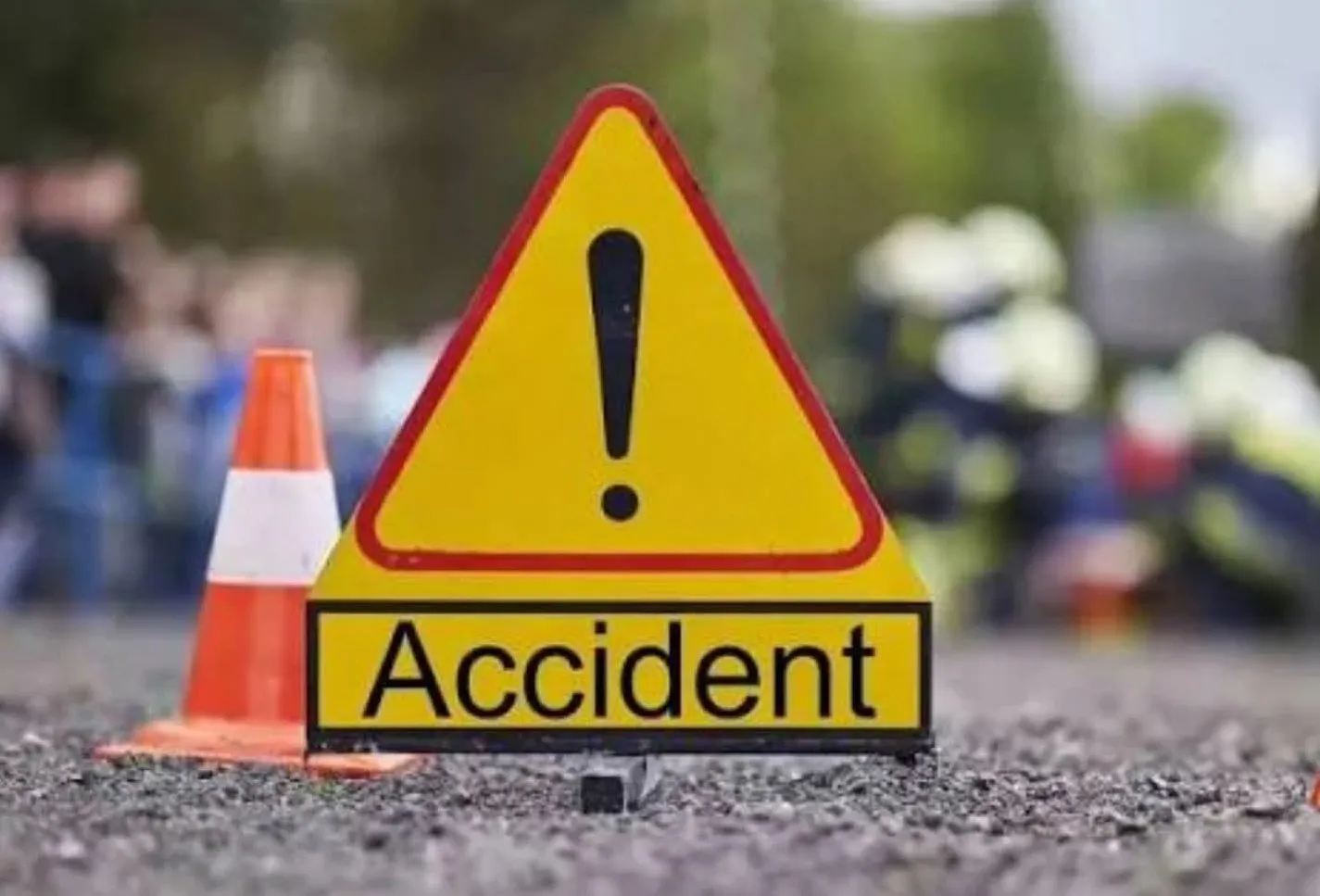 फाफामऊ बाईपास पर सड़क हादसा: बाइक सवार की मौत, साथी गंभीर रूप से घायल।