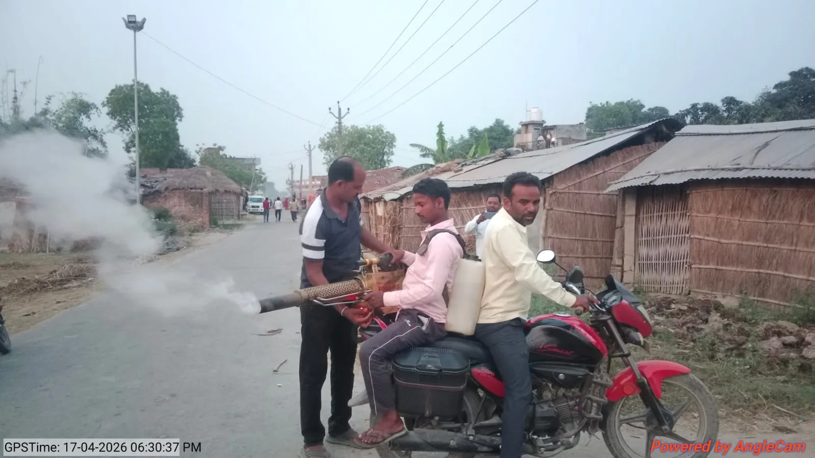 कुशीनगर: पखनहा में फॉगिंग अभियान, ग्राम प्रधान के कार्यो की गांवो में हो रही सराहना