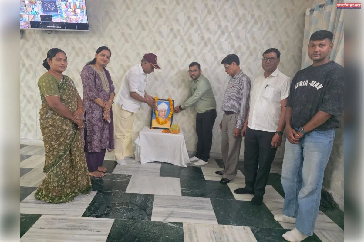 ज्ञान, आदर्श और शिक्षा के प्रेरणास्रोत डॉ. राधाकृष्णन को सैनिक ग्रुप ऑफ कॉलेज में भावभीनी श्रद्धांजली