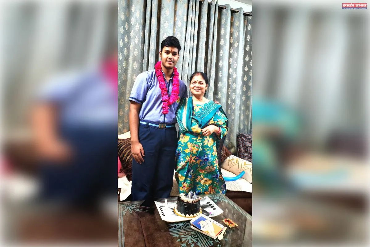 बेहतर  प्रदर्शन करने वाले मेधावी छात्र का हुआ सम्मान