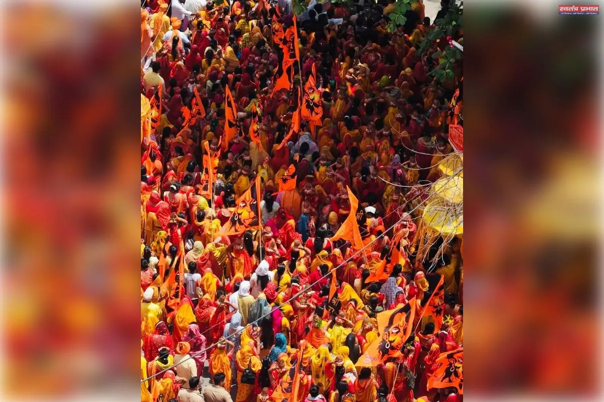 दिव्यता के साथ निकली  हनुमंत कथा मंगल कलश यात्रा