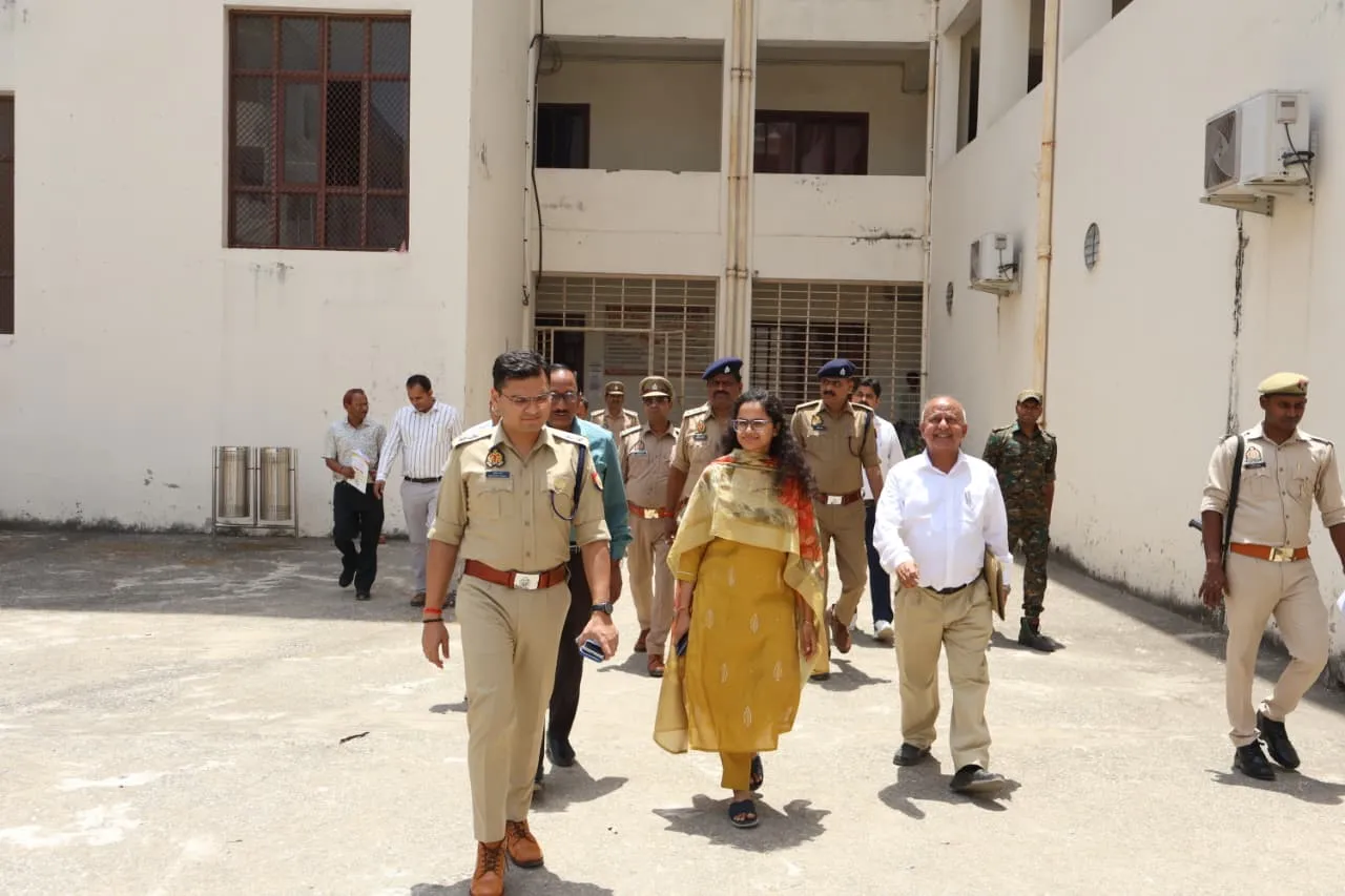 होमगार्ड्स लिखित परीक्षा–2025: सुरक्षा और व्यवस्थाओं पर कड़ी नजर, पुलिस अधीक्षक सोनभद्र ने किया परीक्षा केन्द्रों का औचक निरीक्षण