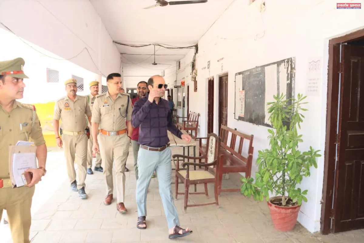 डीएम एवं एसपी ने होमगार्ड्स एनरोलमेंट परीक्षा के परीक्षा केन्द्रों का किया निरीक्षण