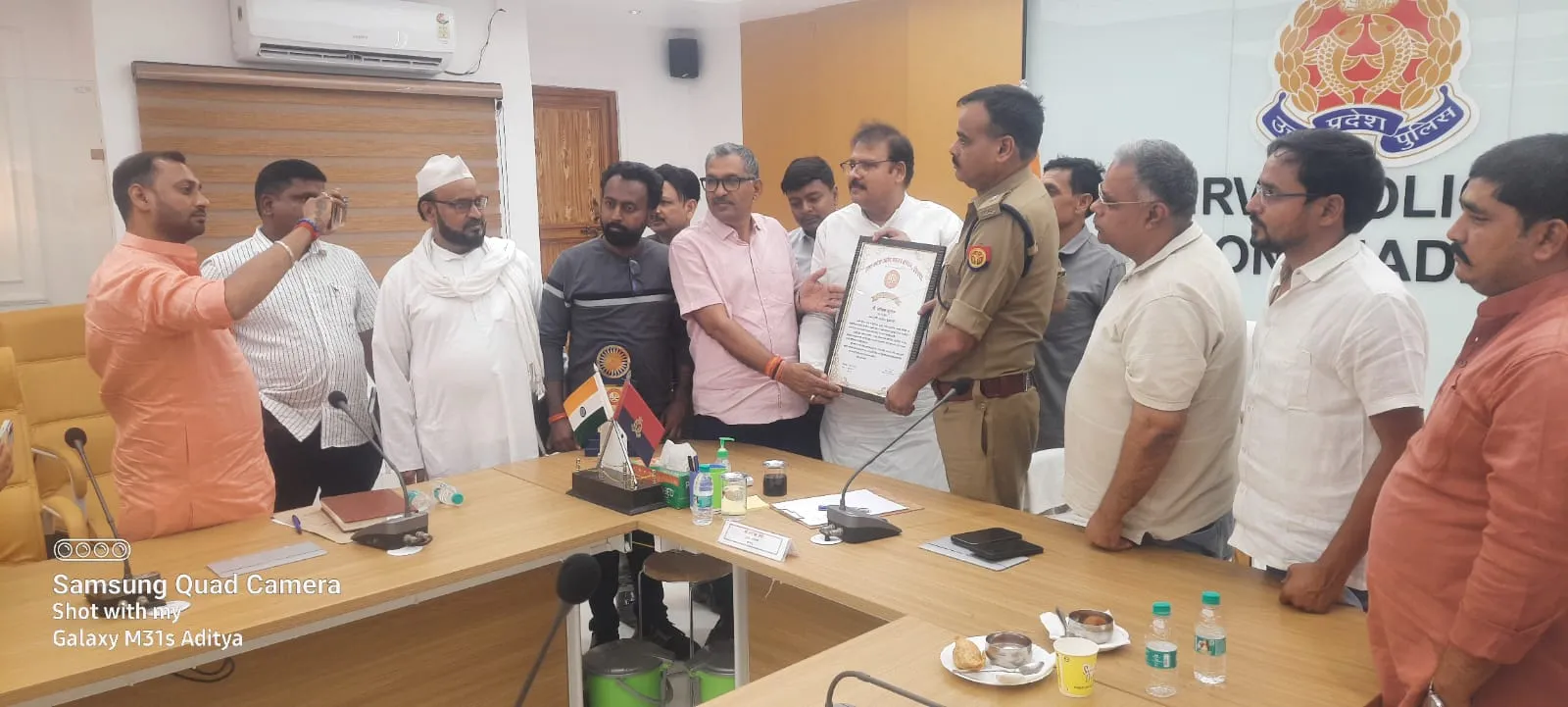 अपर पुलिस अधीक्षक (मुख्यालय)  की अध्यक्षता में पुलिस लाइन  में जनपद के व्यापारी बन्धुओं/बैंक मित्रों के साथ बैठक संपन्न, समस्याओं को लेकर विचार-विमर्श