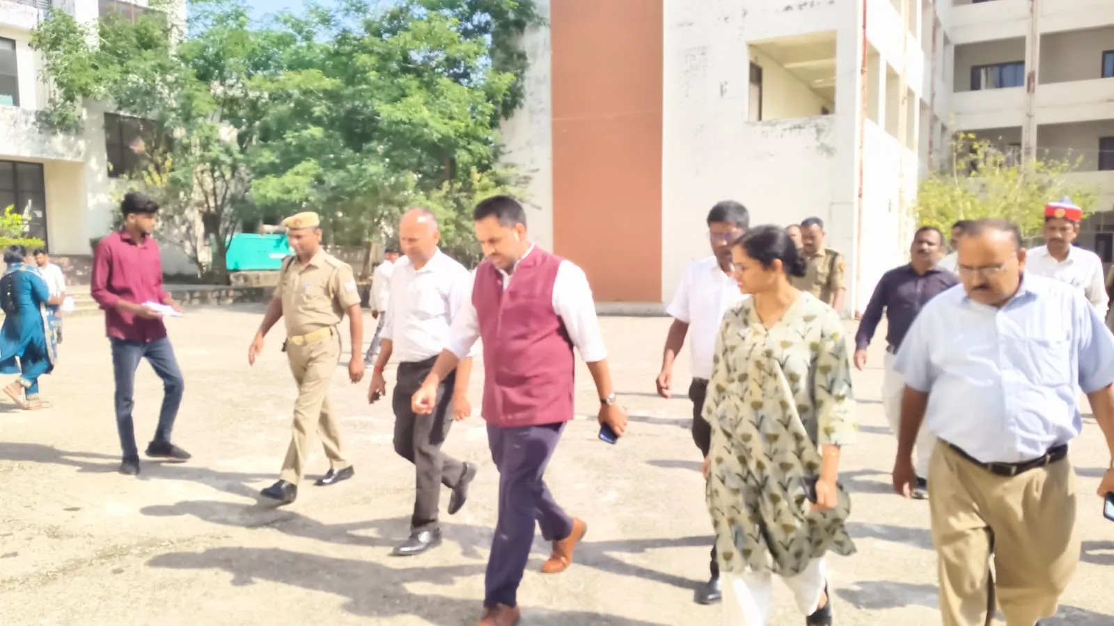 होमगार्ड भर्ती परीक्षा को निष्पक्ष एवं पारदर्शी ढंग से सम्पन्न कराने हेतु जिलाधिकारी व पुलिस अधीक्षक द्वारा औचक निरीक्षण