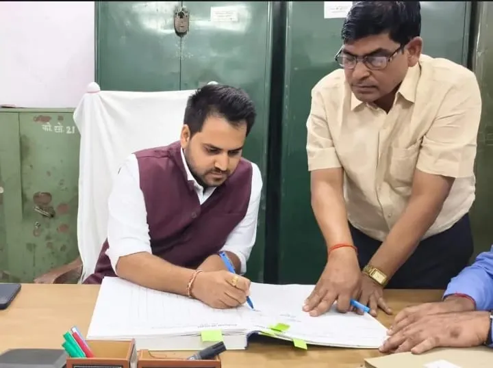 सोनभद्र जिले के 41 वें जिलाधिकारी के रूप में चर्चित गौड़ ने किया कार्यभार ग्रहण