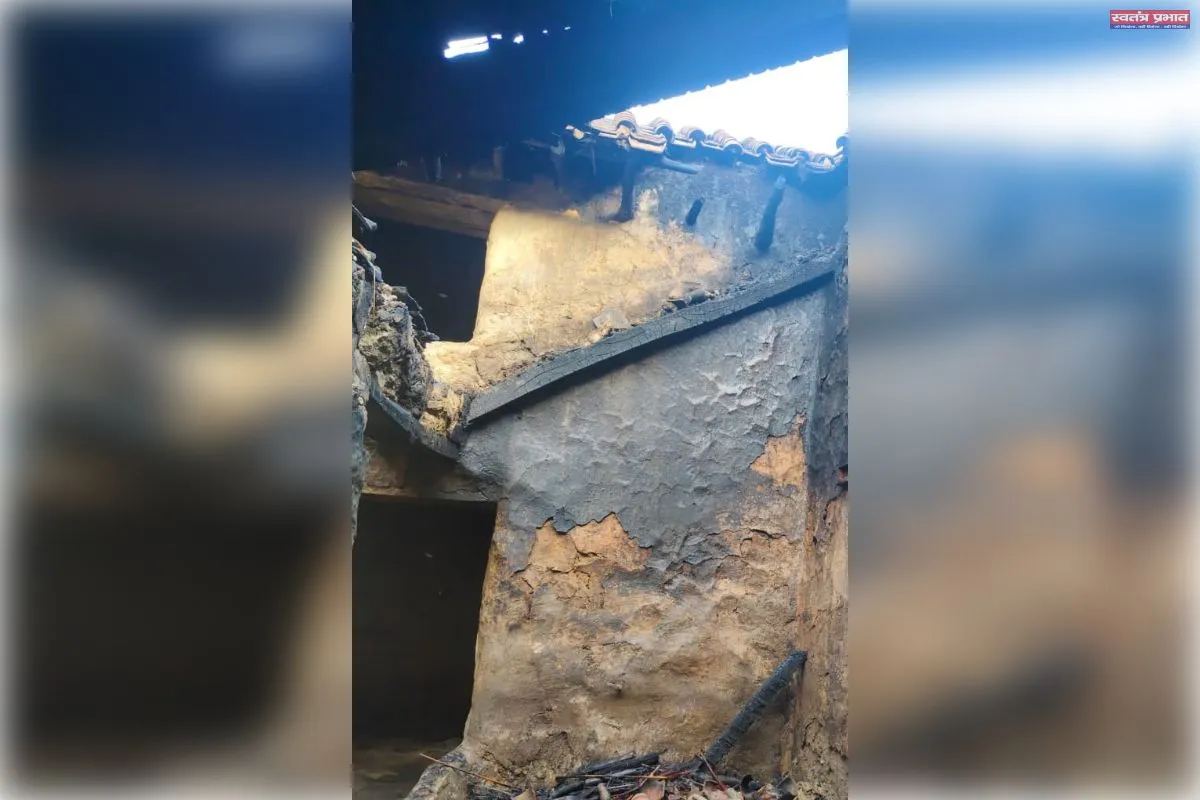 अग्निकांड में दो परिवारों की गृहस्थी हुई खाक