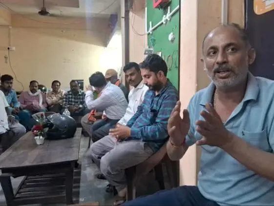 राहिनी सोलर में डीलर एवं उपभोक्ताओं की बैठक आयोजित ।