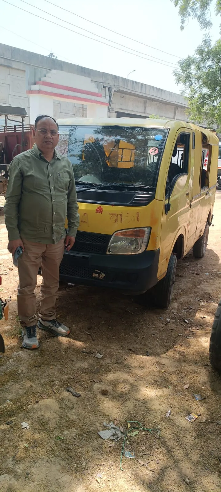 एक दर्जन स्कूली वाहनों का चालान,तीन निरुद्ध