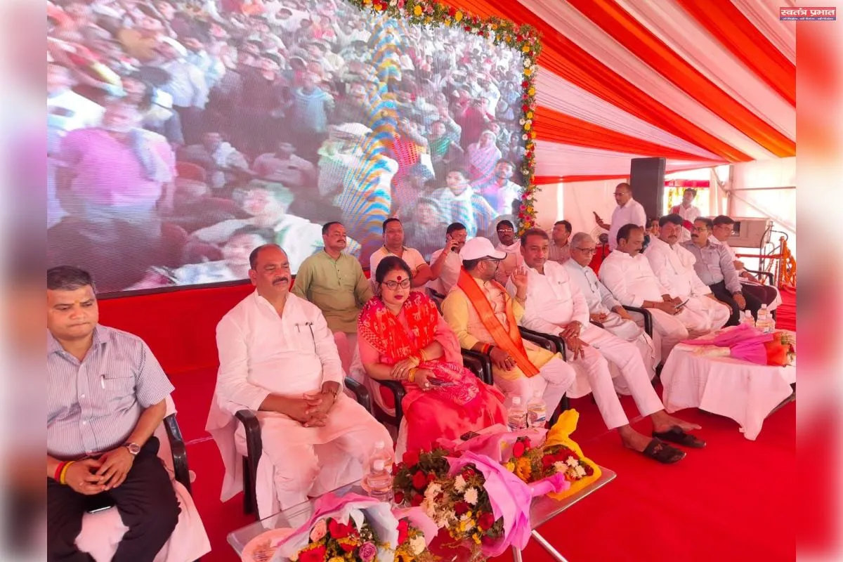 गंगा एक्सप्रेस-वे का शुभारंभ: प्रधानमंत्री मोदी का संबोधन लाइव देख उत्साहित हुए जनप्रतिनिधि 