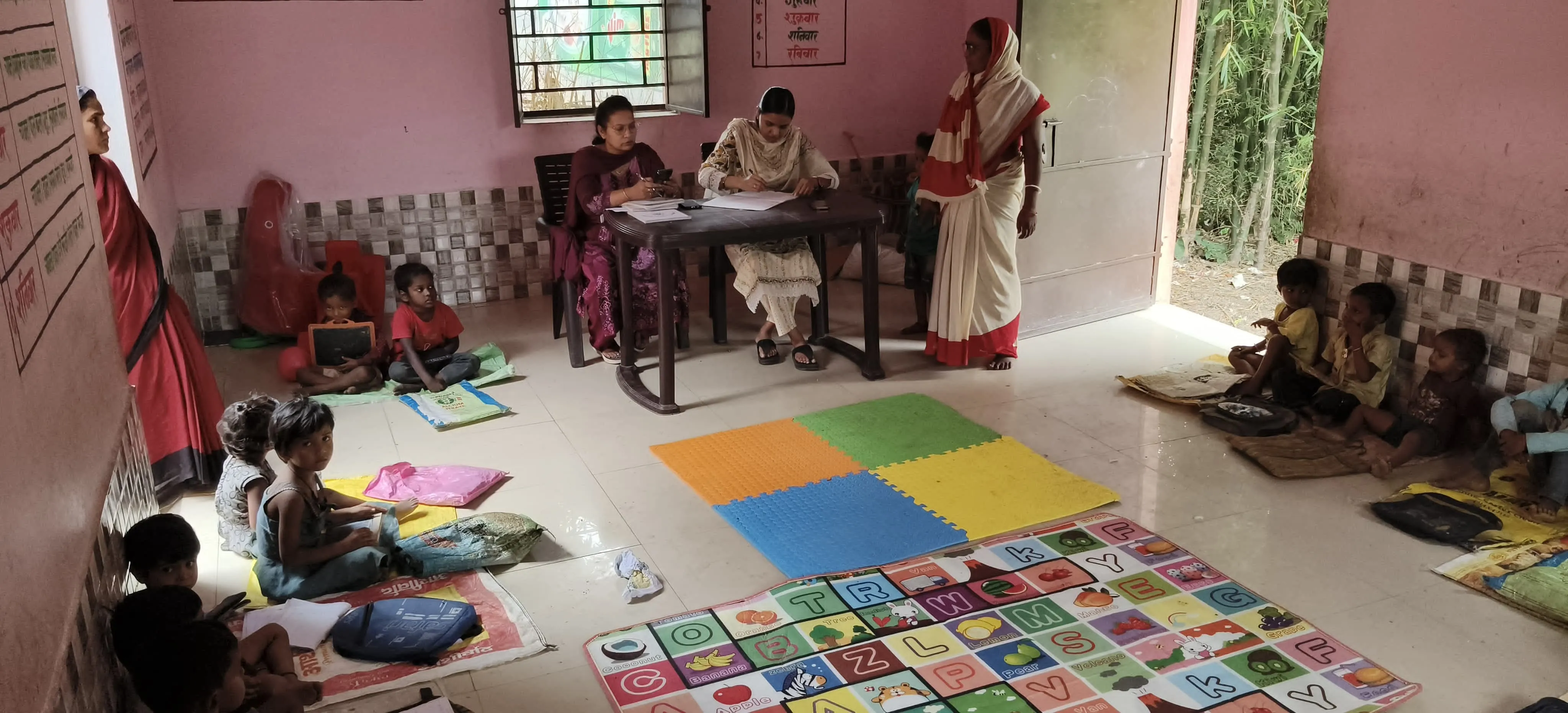 आंगनबाड़ी केन्द्रों का औचक निरीक्षण