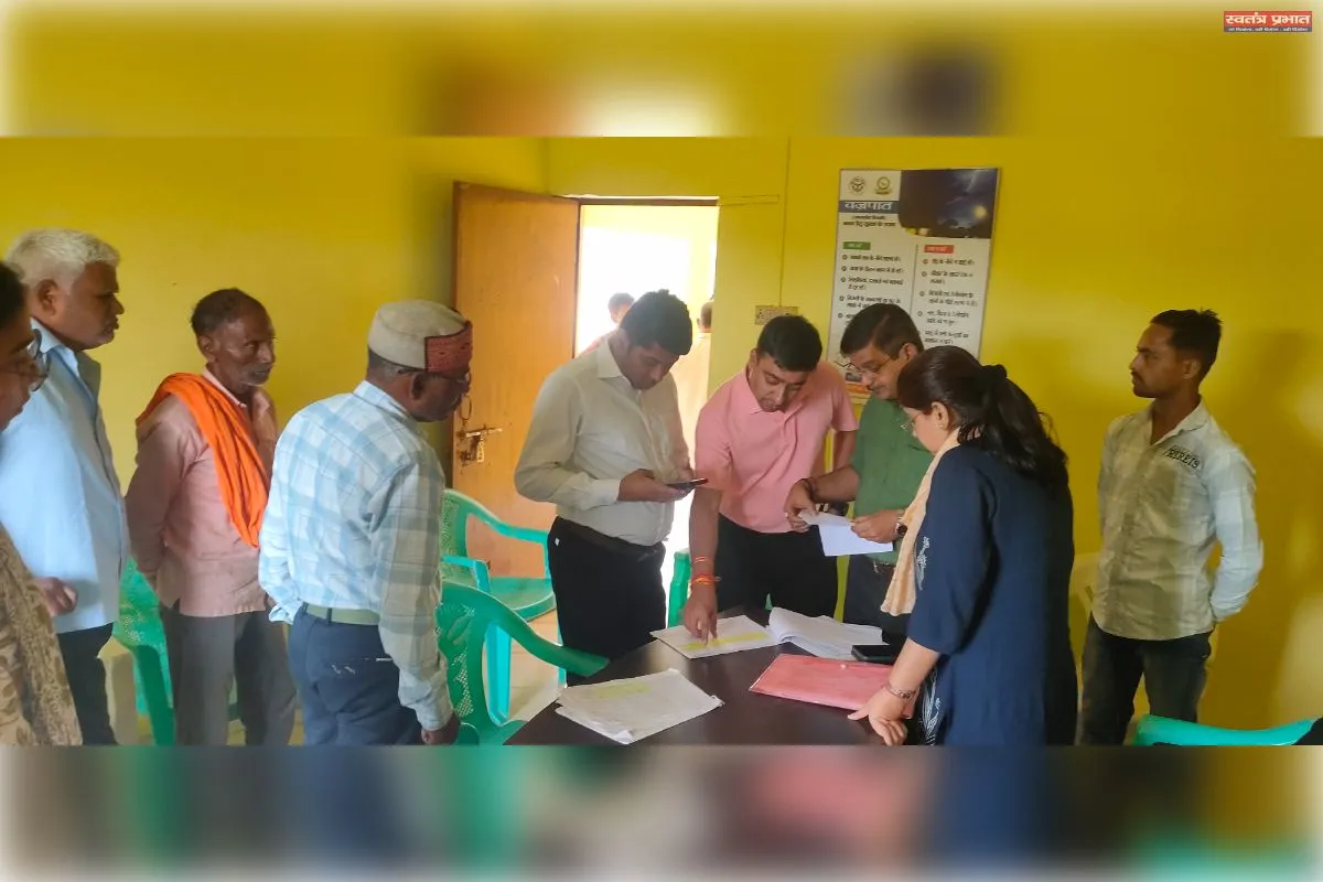 मोहनलालगंज में फार्मर रजिस्ट्री सत्यापन पर प्रशासन सख्त, एसडीएम का औचक निरीक्षण