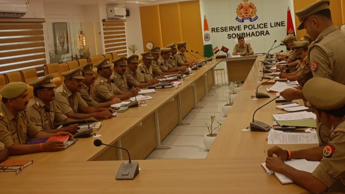 लंबित विवेचनाओं व IGRS शिकायतों के त्वरित निस्तारण हेतु पुलिस अधीक्षक द्वारा चौकी प्रभारियों के साथ समीक्षा गोष्ठी आयोजित