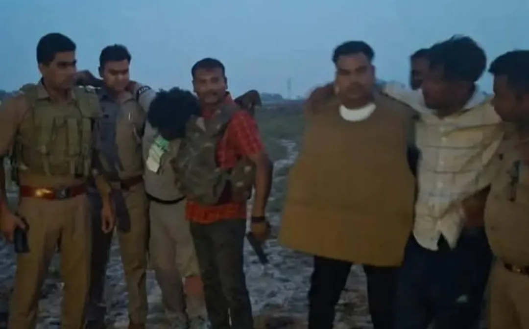 गोरखपुर :-दिनदहाड़े ज्वेलरी शॉप लूट का खुलासा: पुलिस मुठभेड़ में दोनों आरोपी गिरफ्तार, पैर में लगी गोली