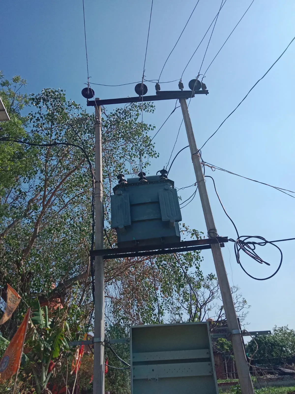 आकाशी बिजली से 3 गांवों का ट्रांसफार्मर जला विद्युत सप्लाई बाधित