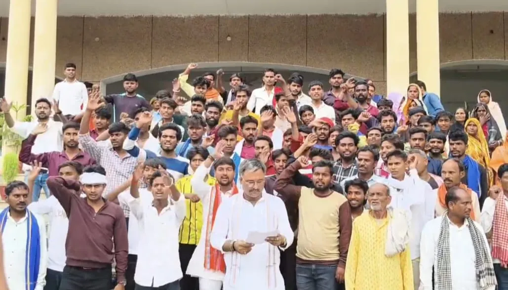 स्मार्ट मीटर के विरोध में संघर्ष मोर्चा का जोरदार प्रदर्शन, सात सूत्रीय मांगों को लेकर जिलाधिकारी को सौंपा ज्ञापन