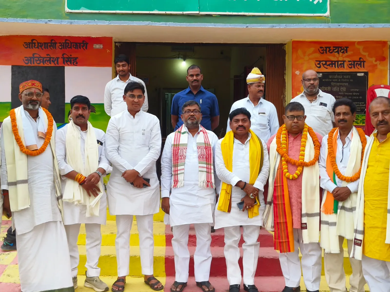 चोपन नगर पंचायत में मनोनीत सभासदों का शपथ ग्रहण समारोह संपन्न, योजनाओं को धरातल पर उतारना पहली प्रथामिकता