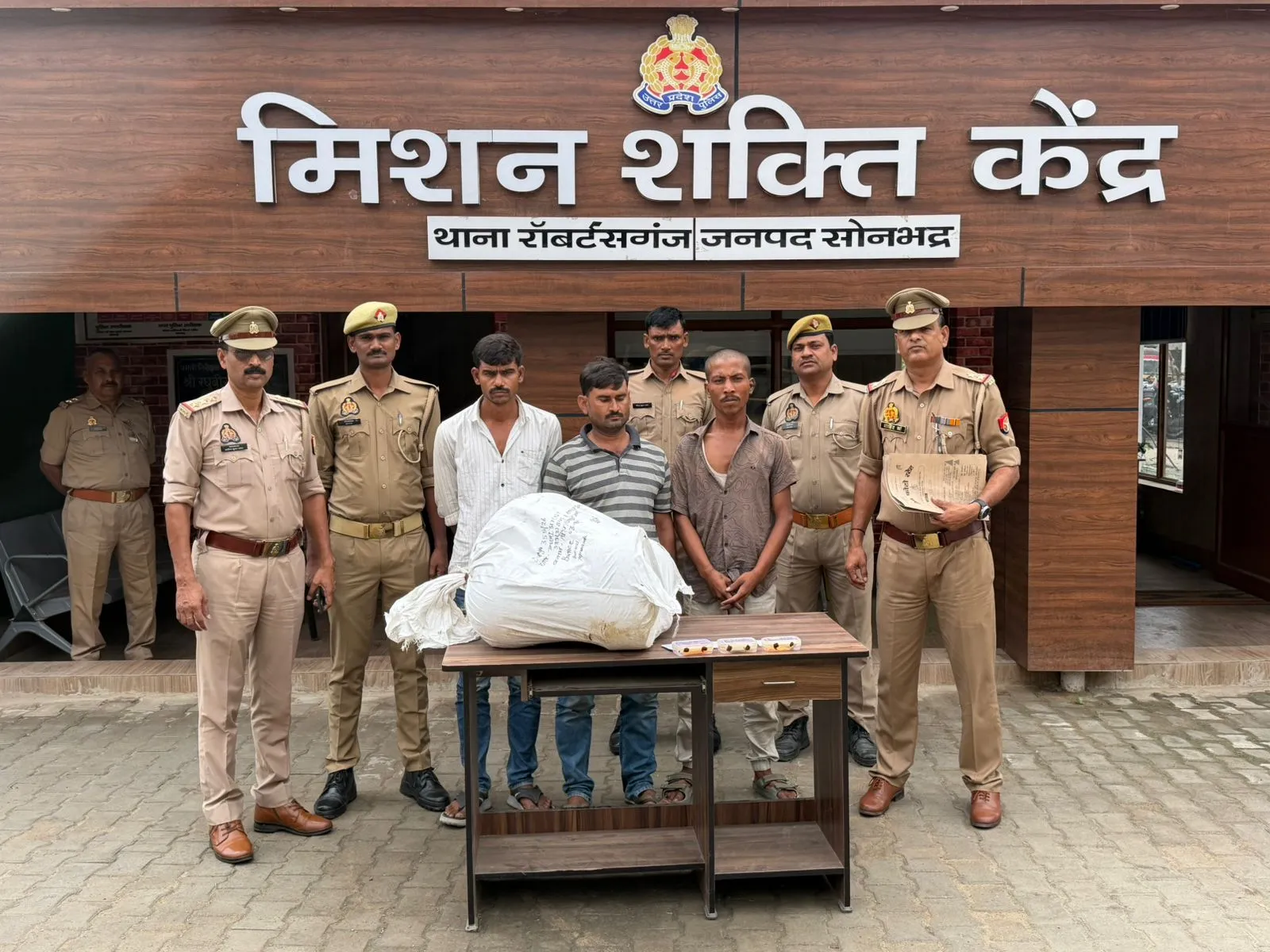रॉबर्ट्सगंज पुलिस की बड़ी कार्यवाही, घर में घुसकर चोरी करने वाले गिरोह का भंडाफोड