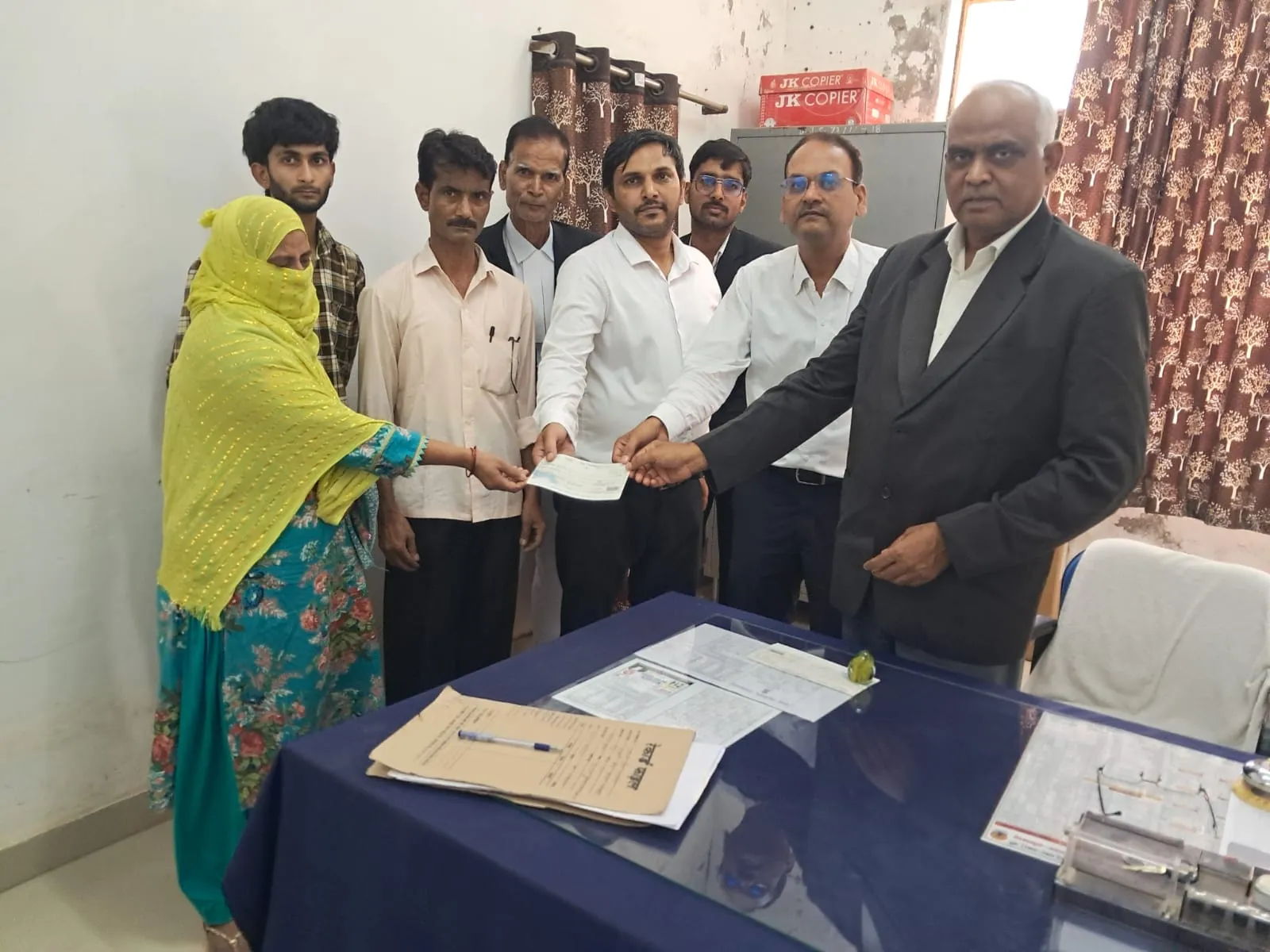 रॉबर्ट्सगंज निवासी फिरोज अहमद और उनके परिवार के सदस्यों को मिला न्याय